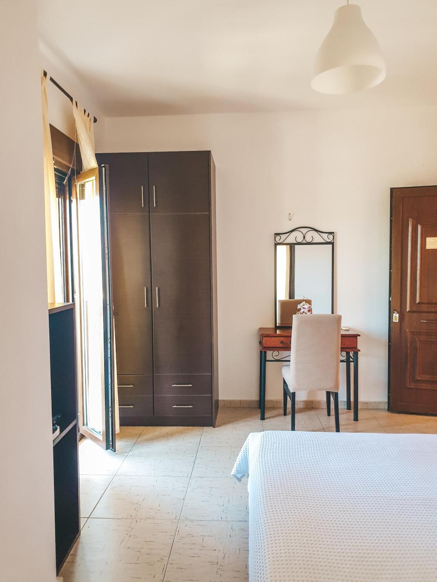 Aroma Studios And Apartments ブアブロウ エクステリア 写真